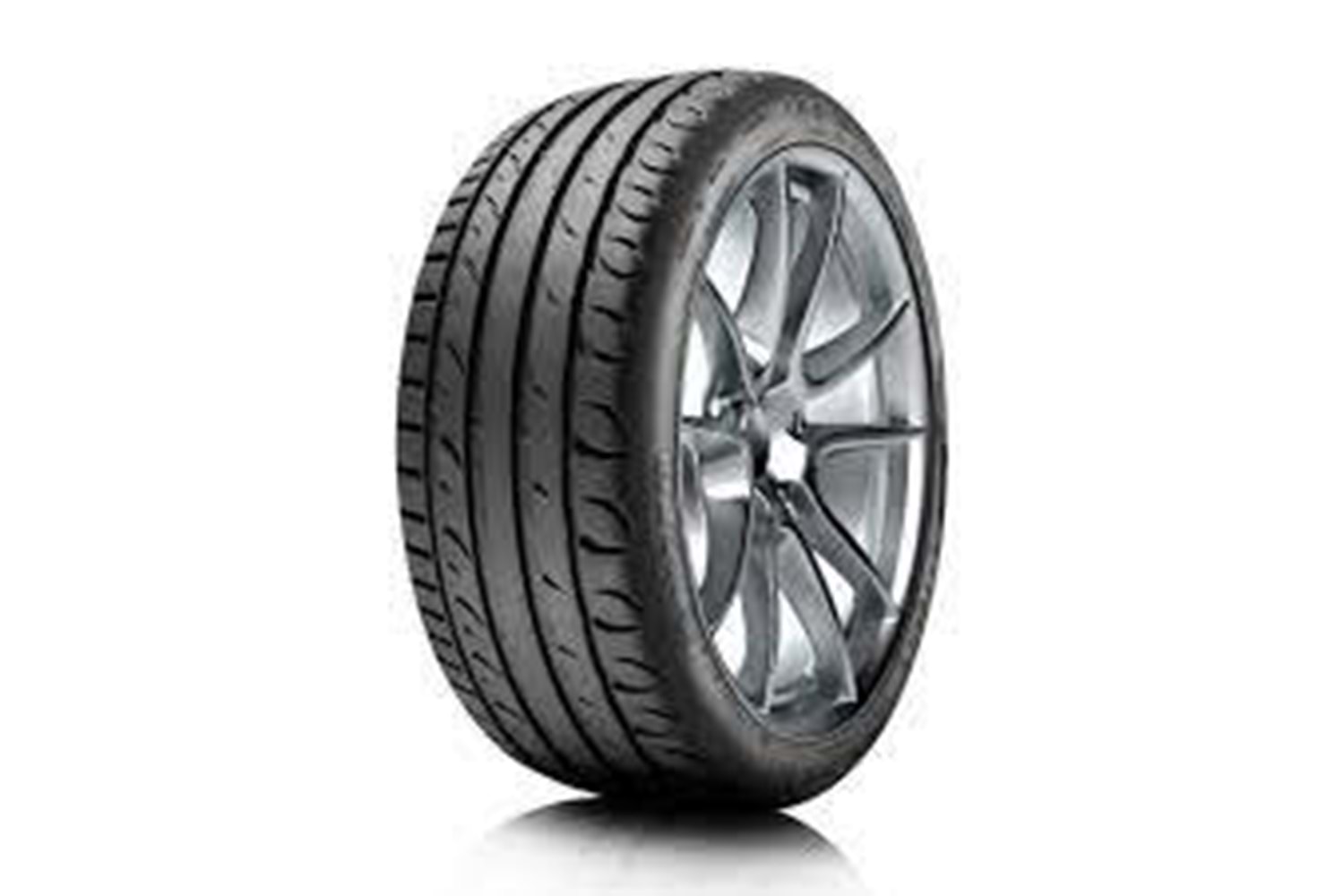 Kormoran 215/60R17 96H Ultra High Performance Oto Yaz Lastiği ( Üretim Yılı : 2025 )